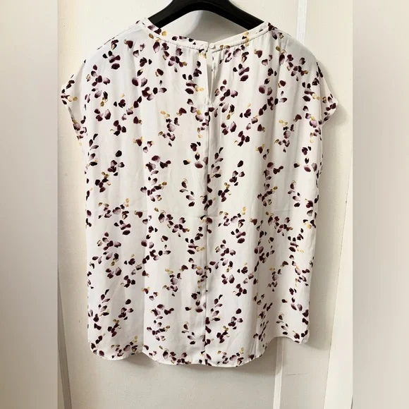 Reitmans White and Plum Floral Blouse - Picture 5 of 11